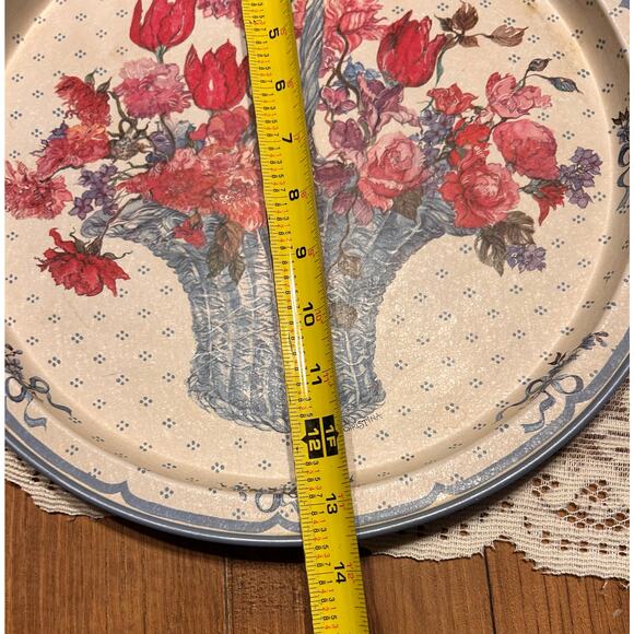 Beautiful Vintage Tin Potpourri Press Tulips in Basket Decorative Tray - Picture 4 of 6